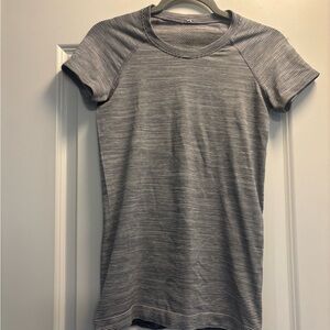 Lululemon Womens Swiftly Tech Short Sleeve Striped Crew Neck Top, Size 6